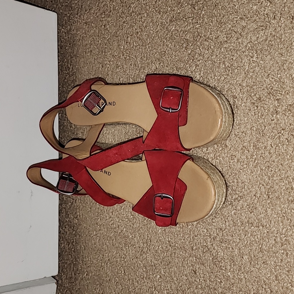 Naveah Lucky Brand sandals wedges red